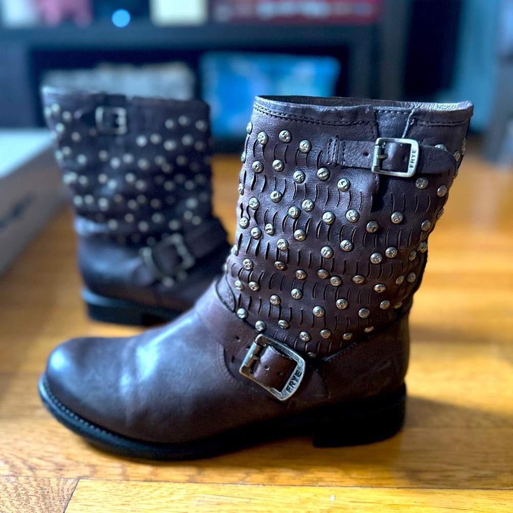 Frye Jenna Boots Womens Size 9B Brown Studded Moto Buckle Cut Distressed Shoes
